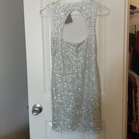 Dress - Picture 3 of 3
